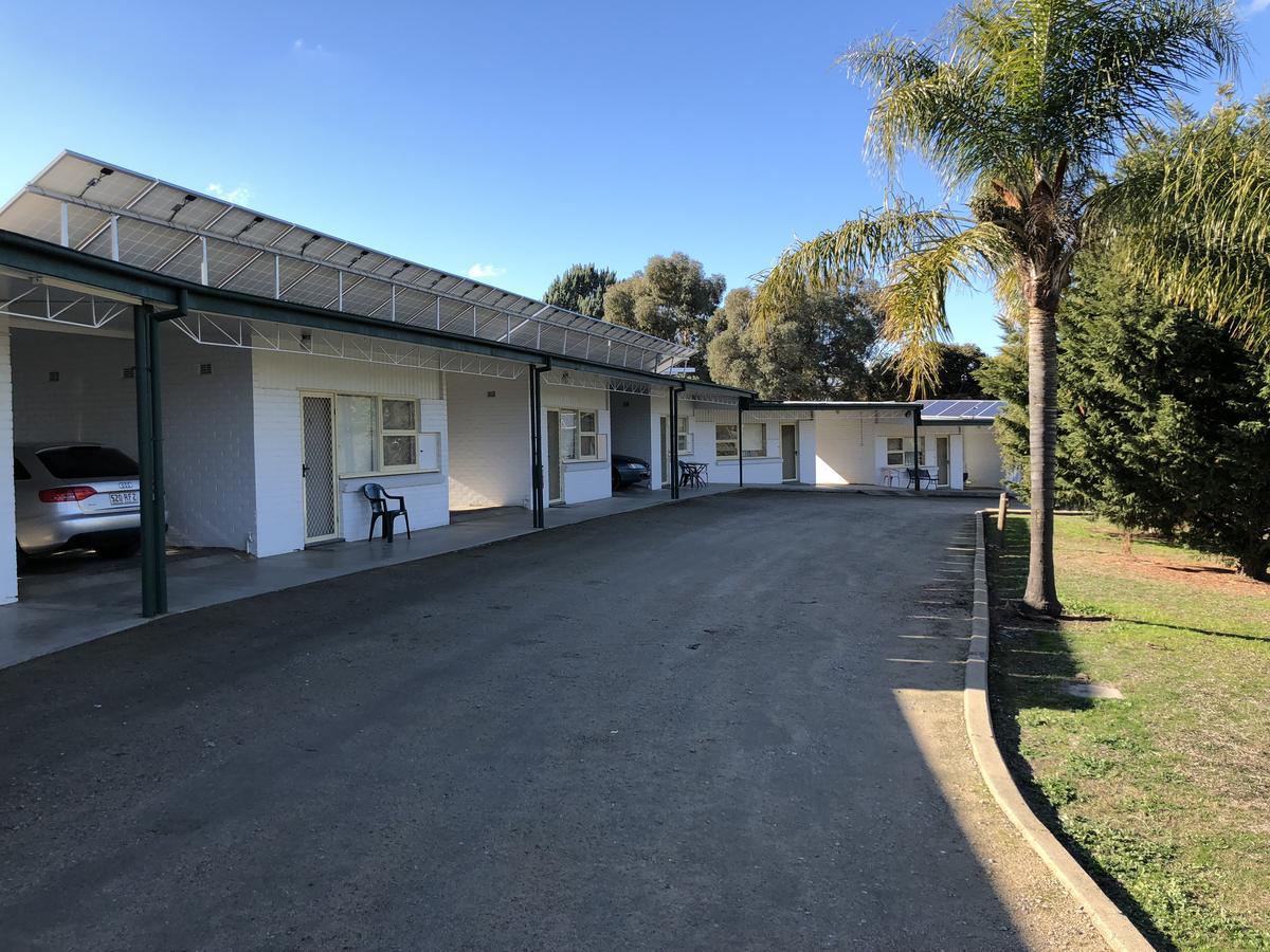 Green Door Motel Lavington Exterior photo